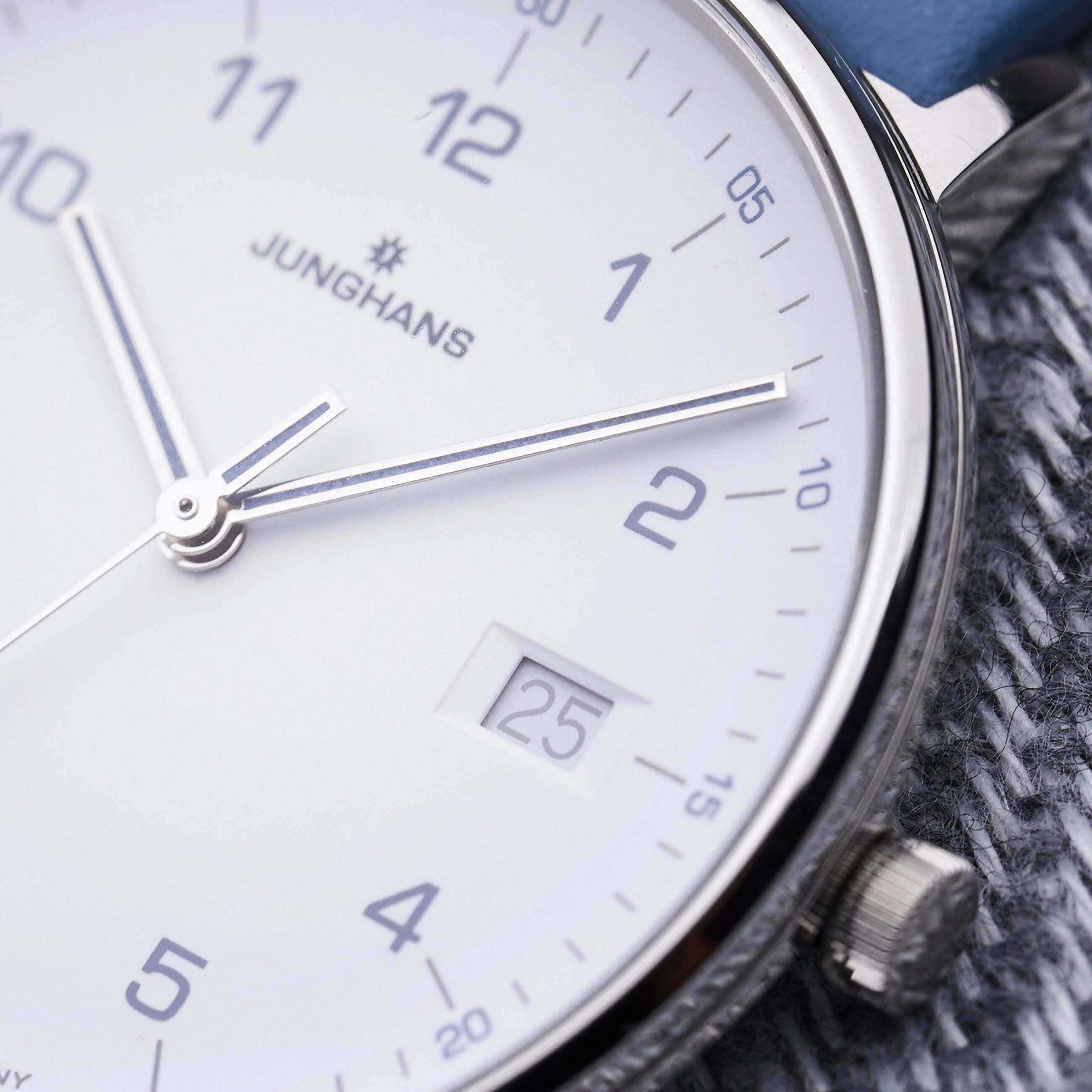 Junghans -FORM Damenuhr Blau Weiß Datum Saphirglas Quarz 34mm- 047/4456.00