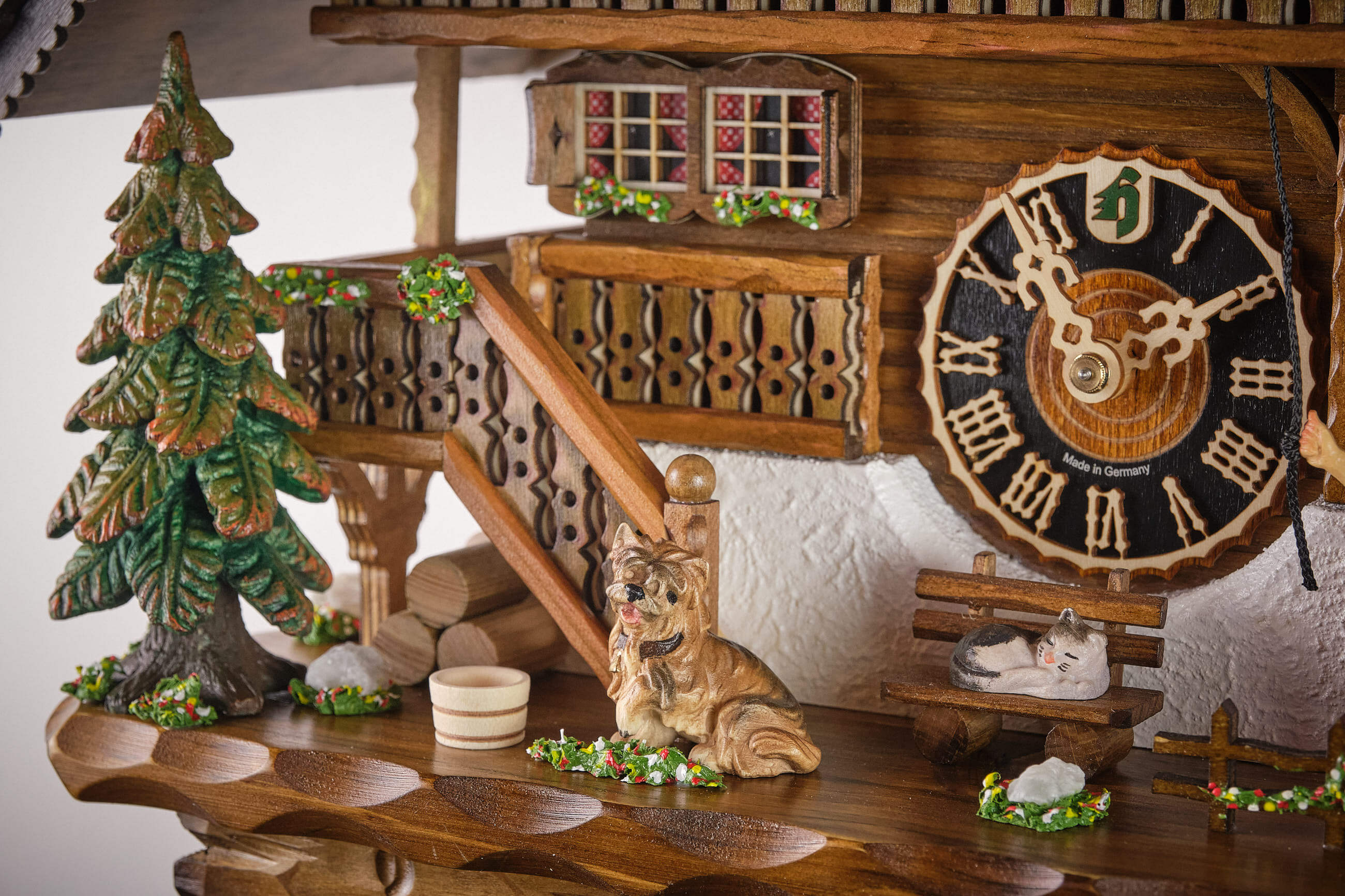 Hönes -Cuckoo Clock 8-Day Movement with Music House Musicians 59cm- 8680T