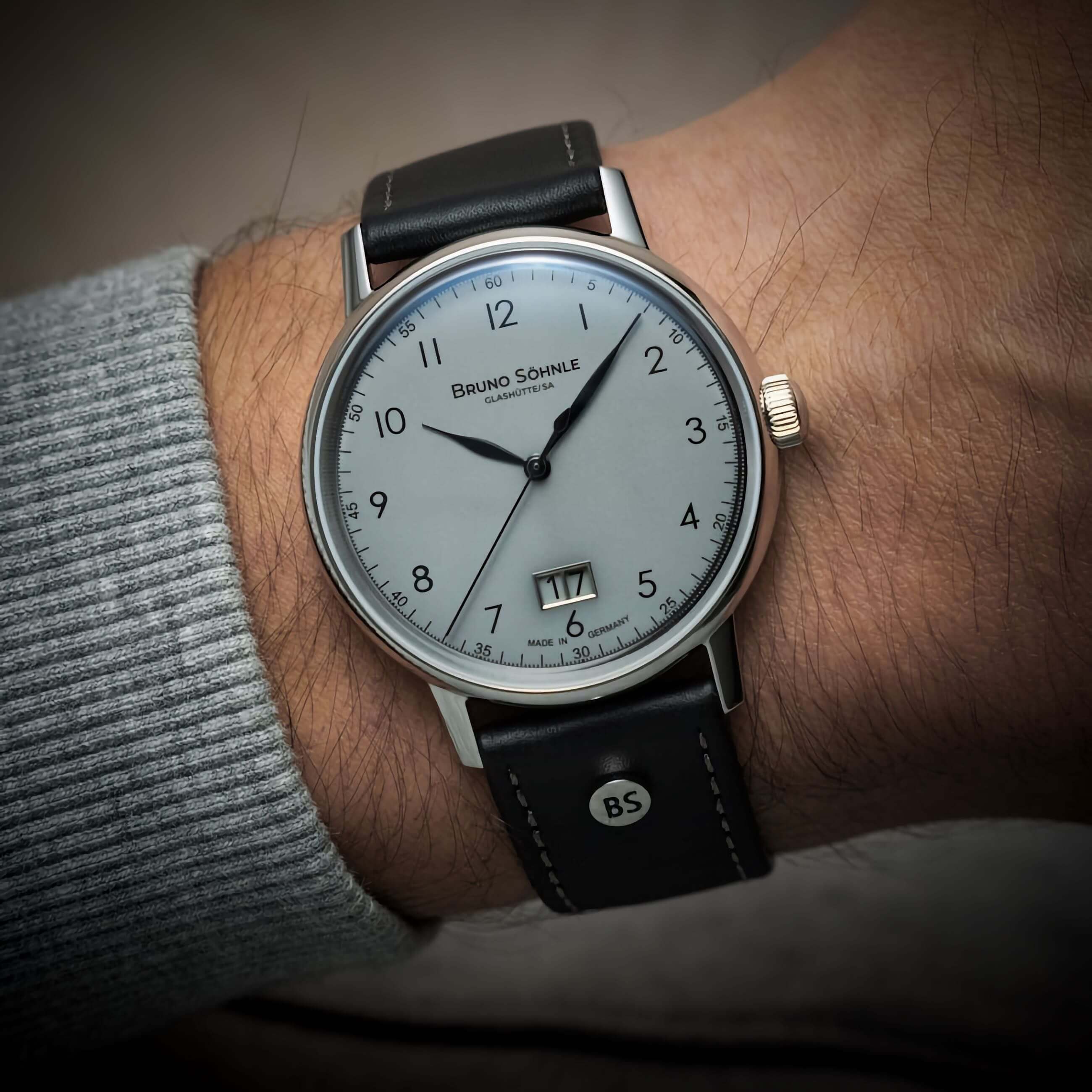 Bruno Söhnle -Bergamo Big Herrenuhr Schwarz Grau Datum Saphirglas Quarz 39mm- 17-13234-831