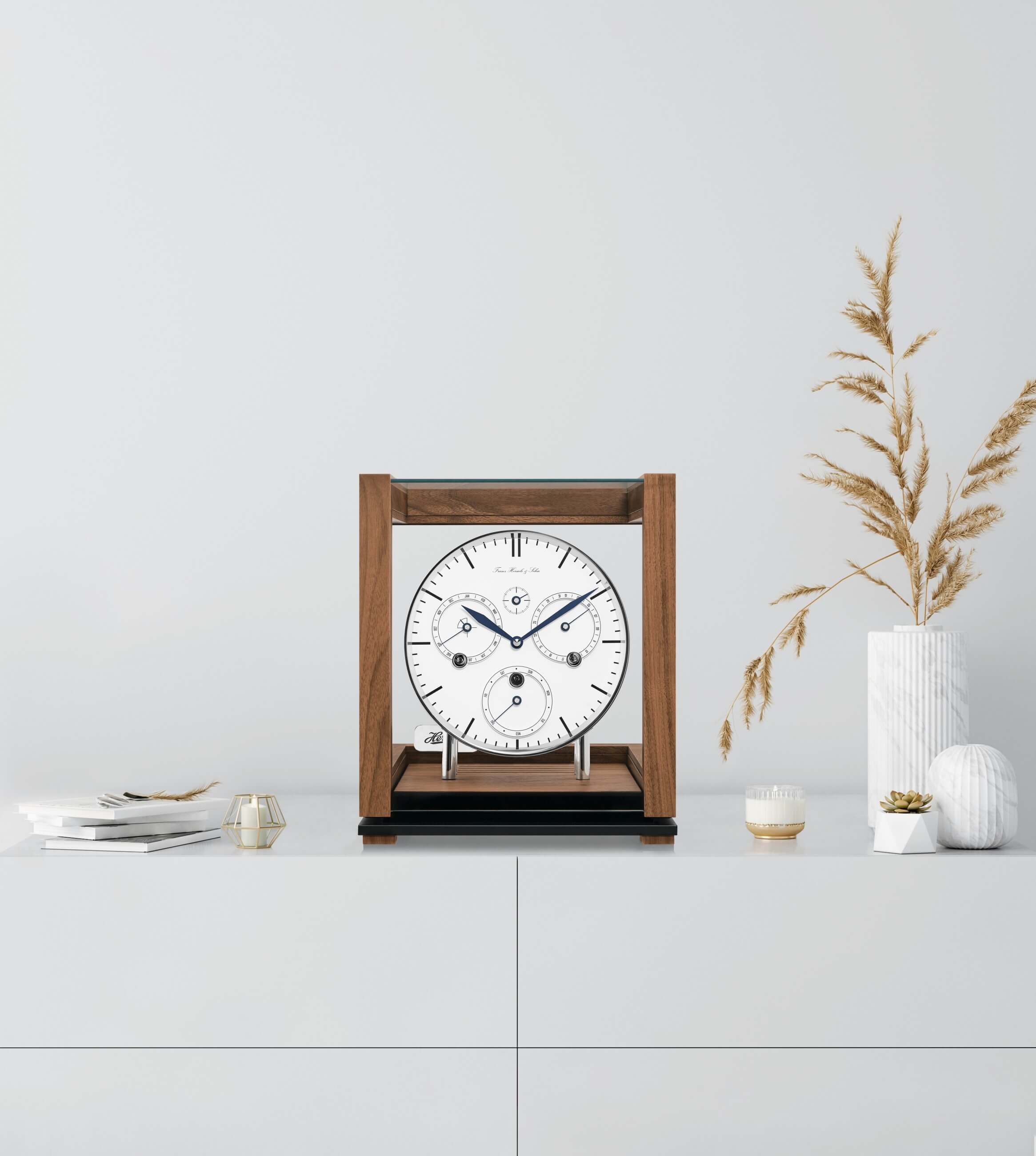 Hermle -Tischuhr Ewiger Kalender Nussbaum Weiß Mechanisch Westminster 30cm- 23059-030352