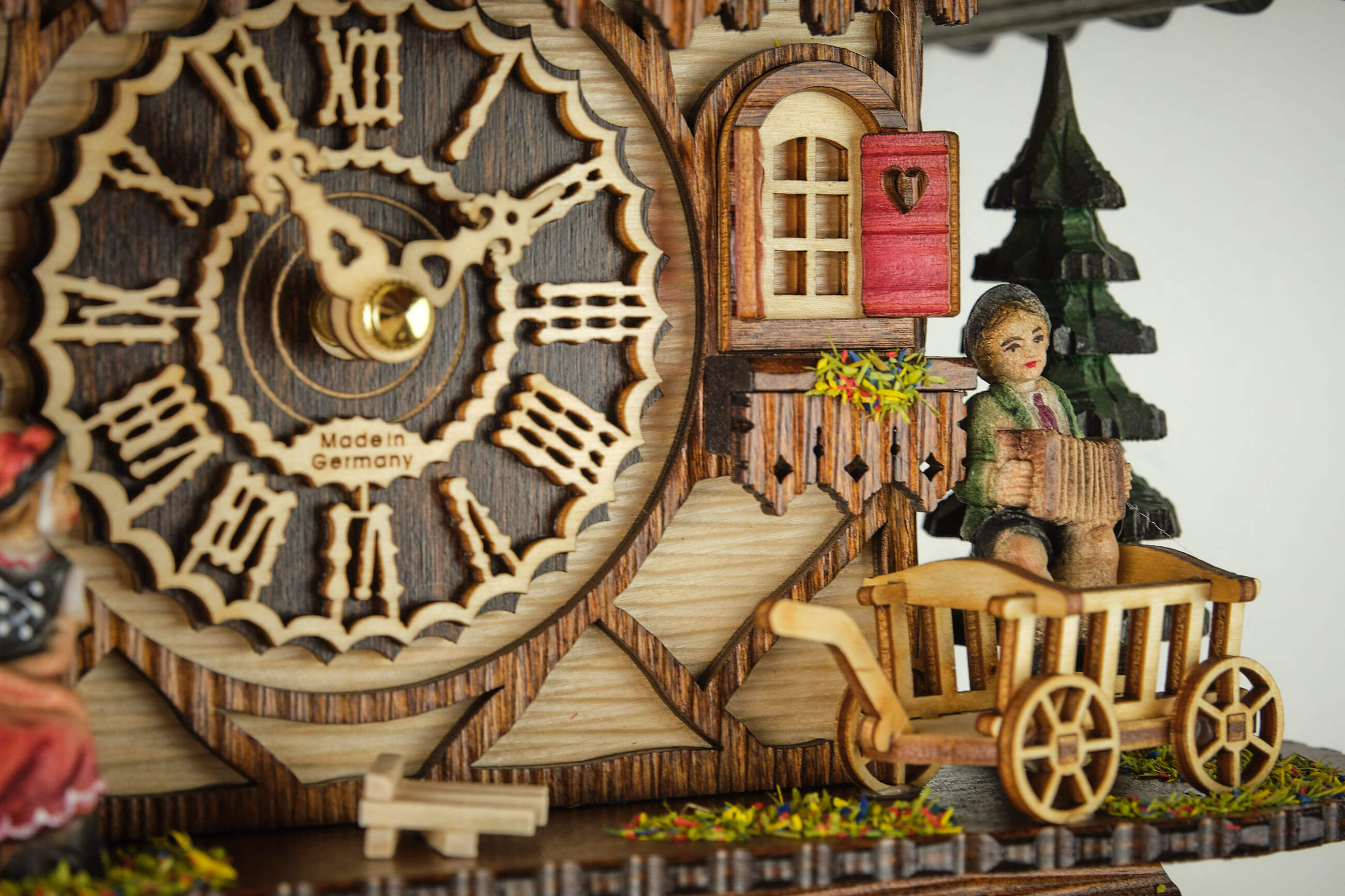 Trenkle -Cuckoo Clock Quartz Movement Black Forest House Black Forest Woman with illumination 26cm- 7205 QM HZZG