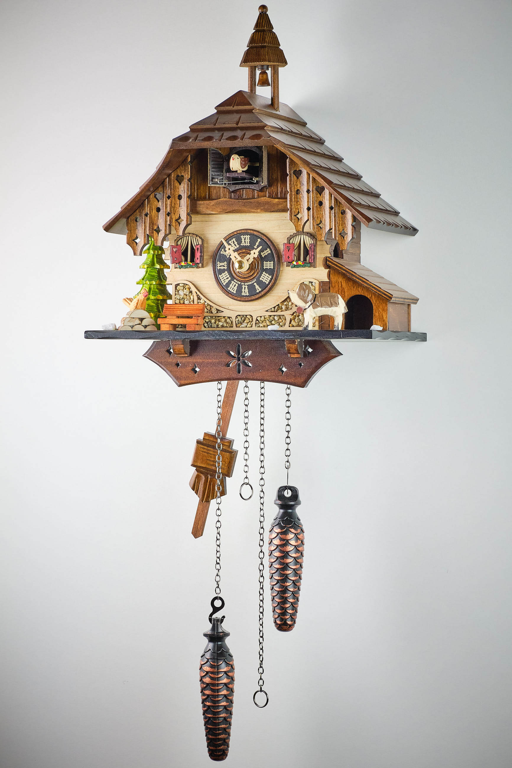 Engstler -Kuckuskuhr Schwarzwaldhaus mit Quarzwerk Bernhardiner 33cm- 403 Q