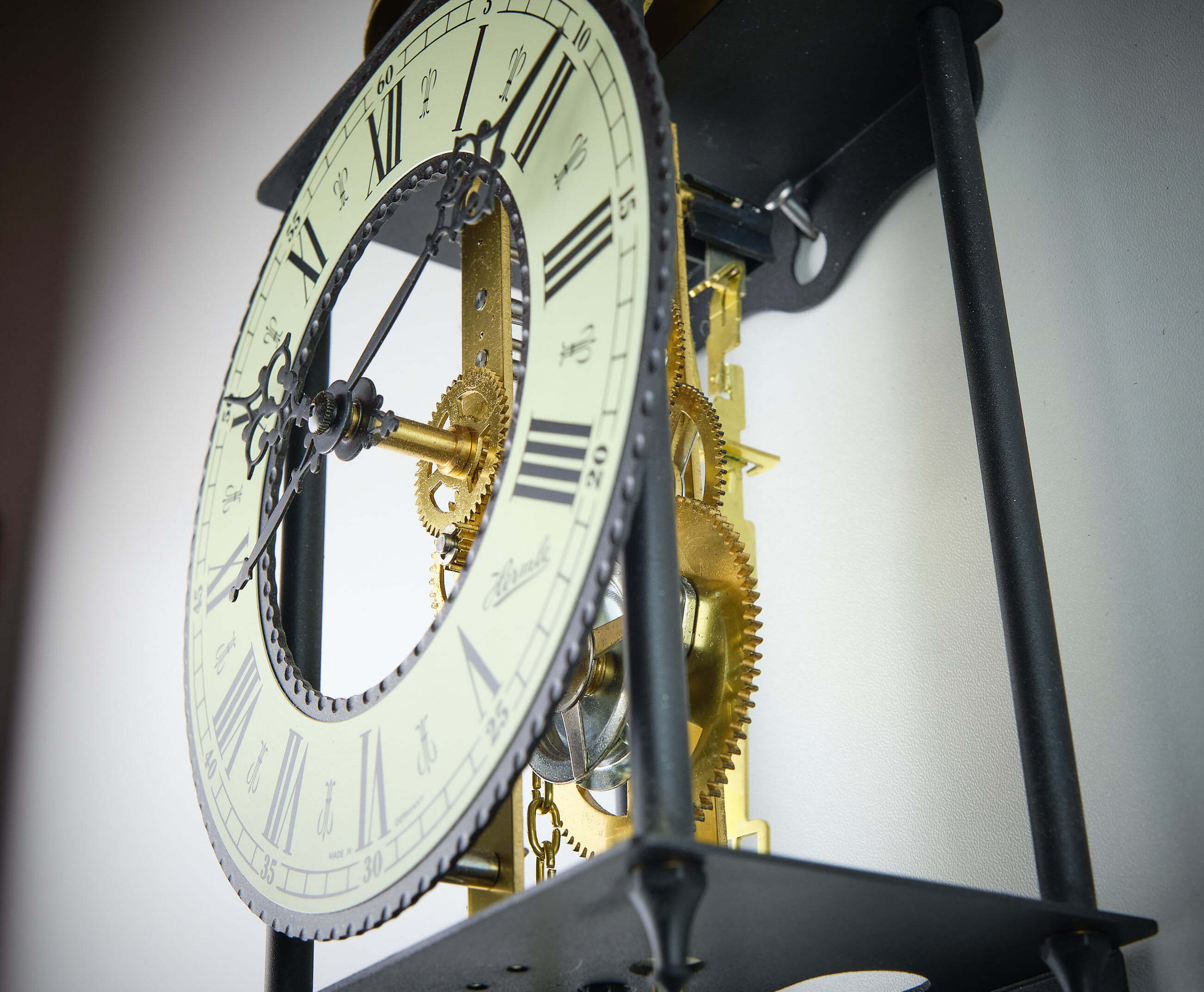 Hermle -Skeleton pendulum wall clock 8-day movement chime 62cm- 70974-000711