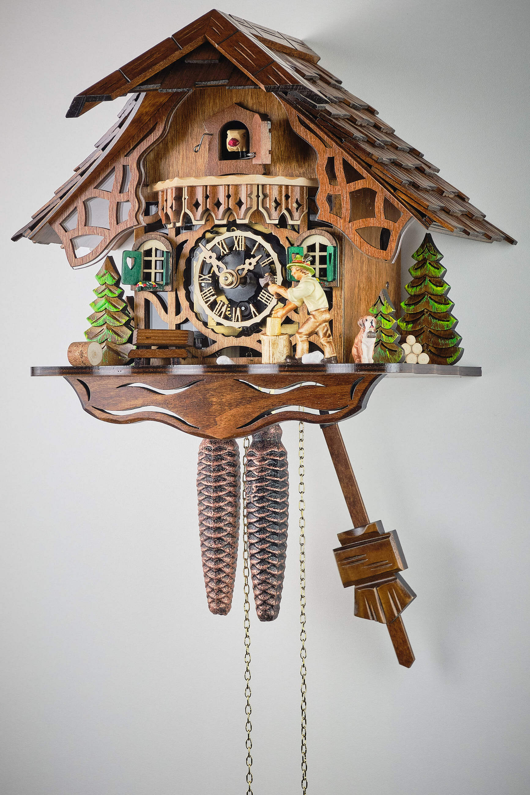 Engstler -Kuckucksuhr 24-Stunden Laufwerk Schwarzwaldhaus mit Holzhacker 27cm- 2161