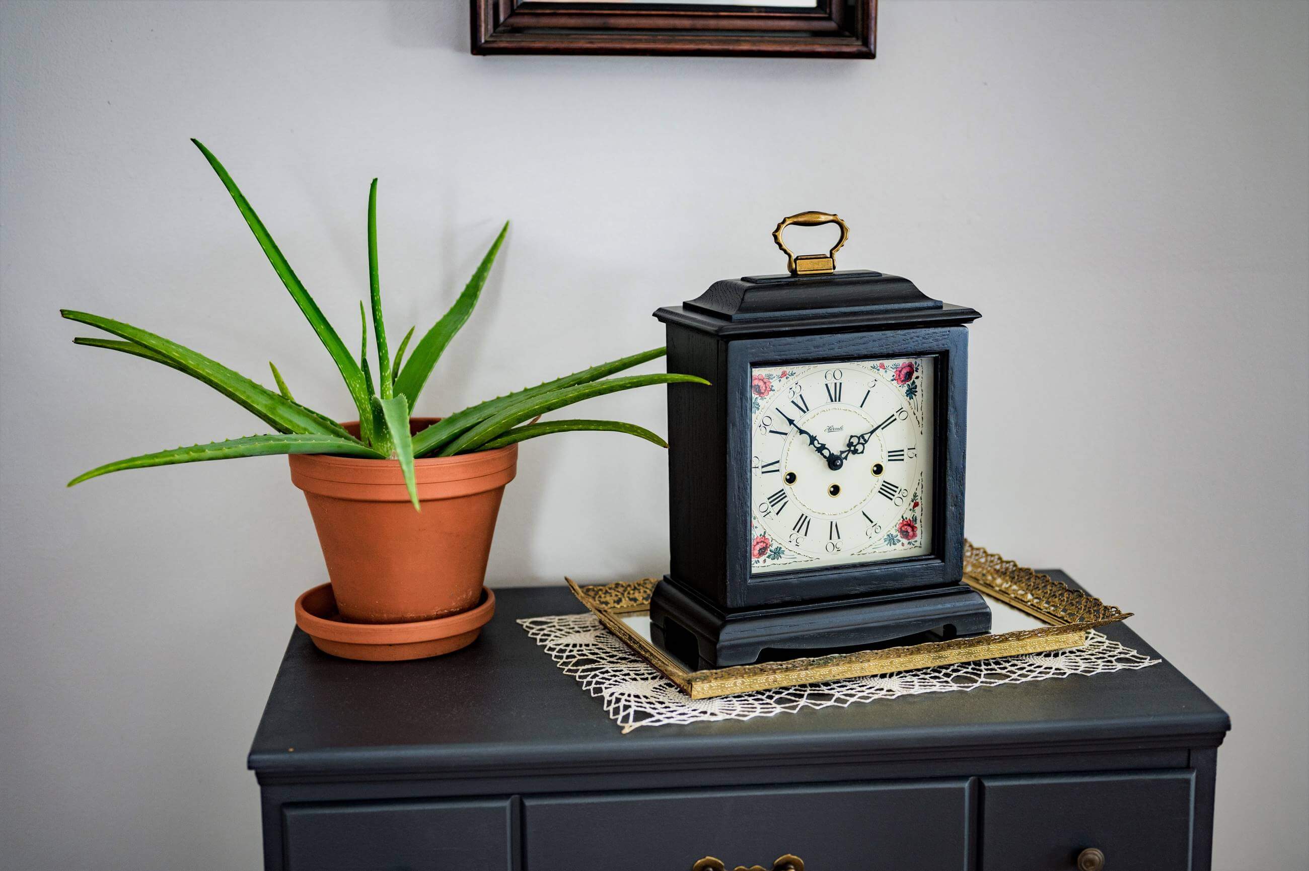 Hermle -Tischuhr Schwarz Vintage Floral Mechanisch 33cm- 22915-V80340