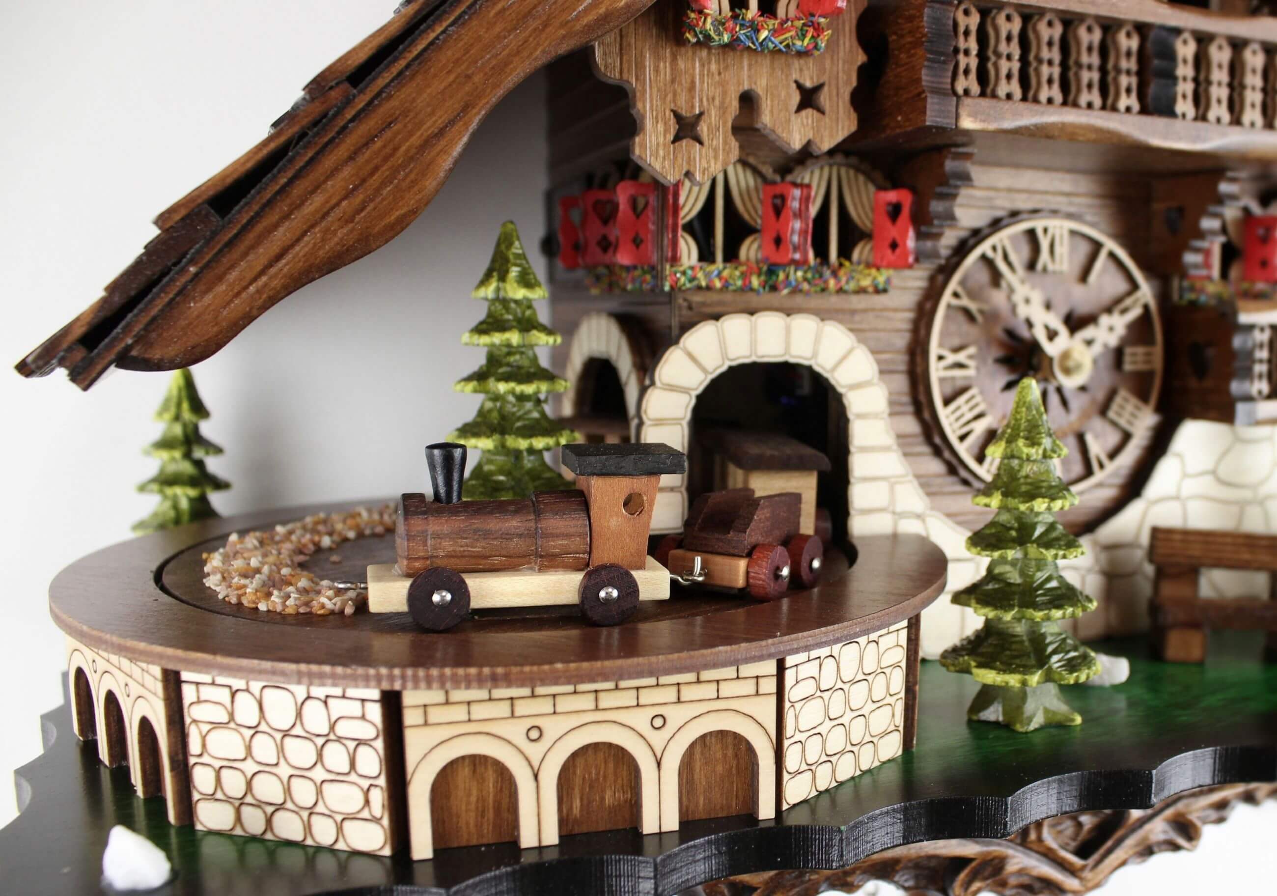 Engstler -Kuckucksuhr Quarz Musik Eisenbahn Schwarzwaldhaus 41cm- 48110 QMT HG