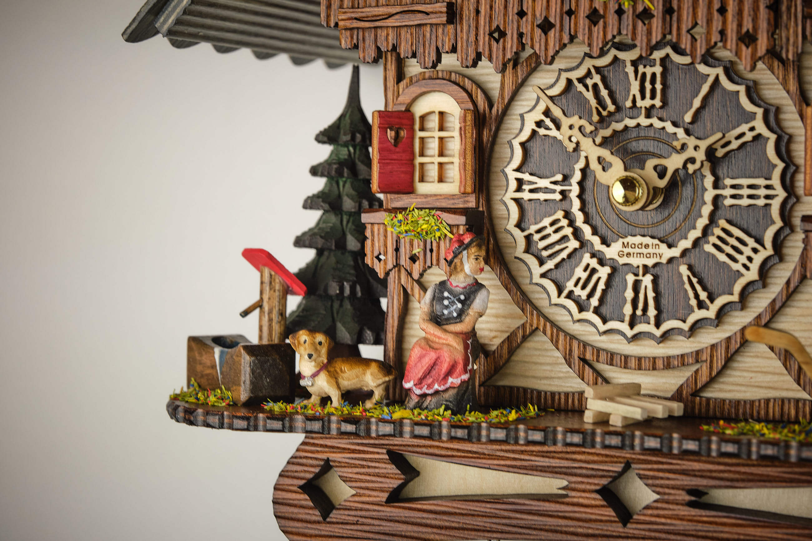 Trenkle -Cuckoo Clock Quartz Movement Black Forest House Black Forest Woman with illumination 26cm- 7205 QM HZZG