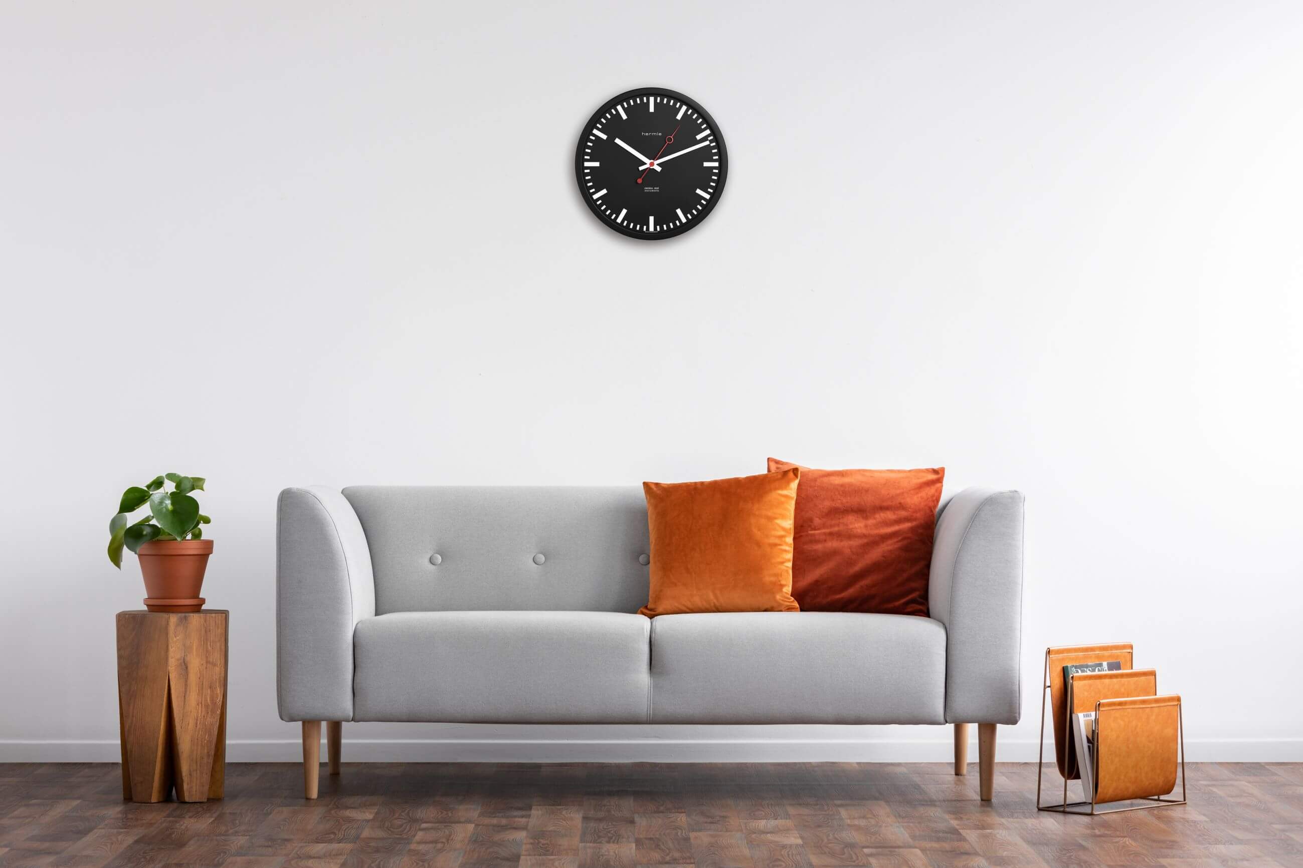 Hermle -Grand Central wall clock black radio-controlled quartz movement 30cm- 30471-740870