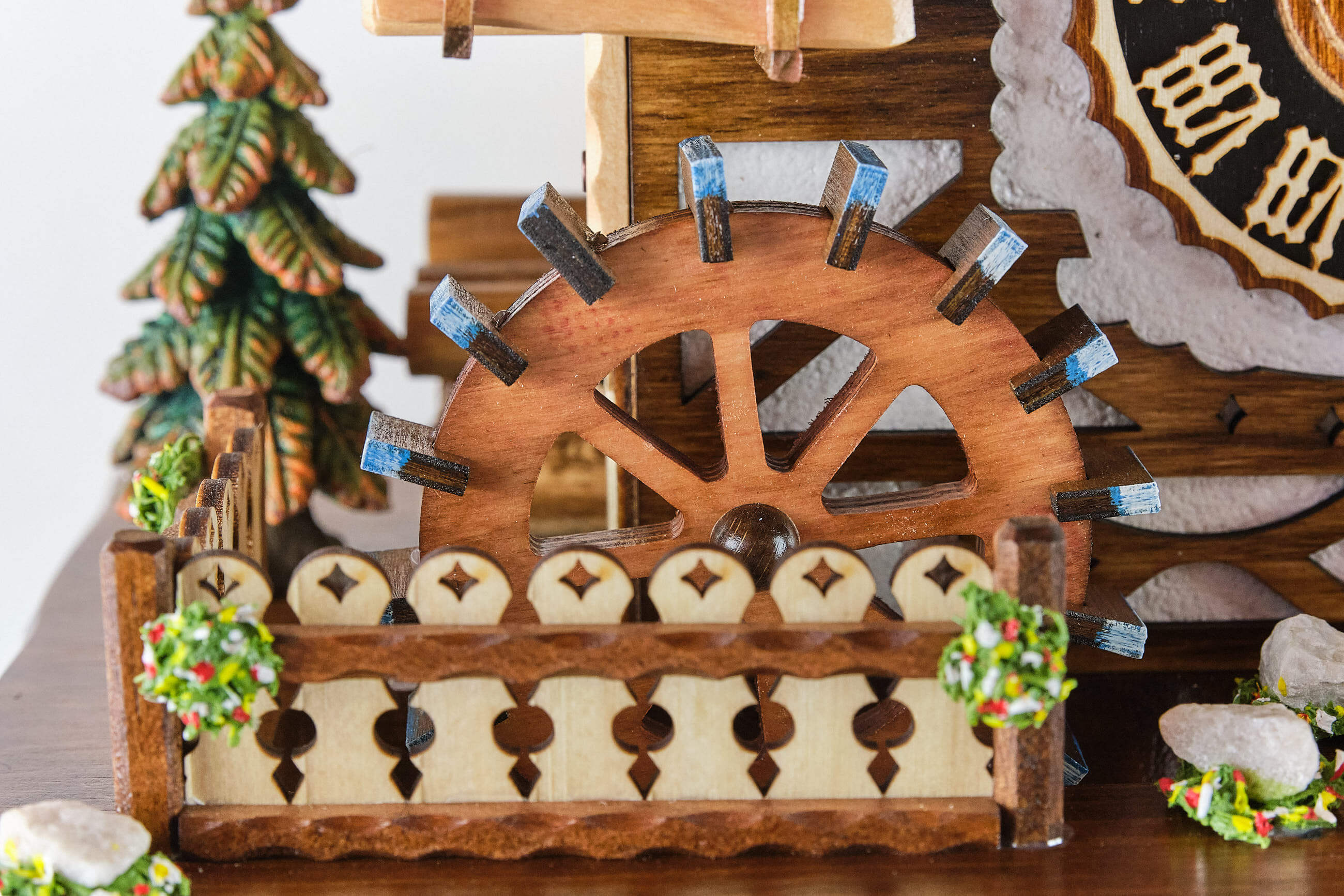 Hönes -Cuckoo Clock 8-Day Movement with Music House Wood Chopper 52cm- 86218T